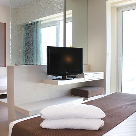 Sea Melody Beach Hotel Apartments 이알리소스 외부 사진