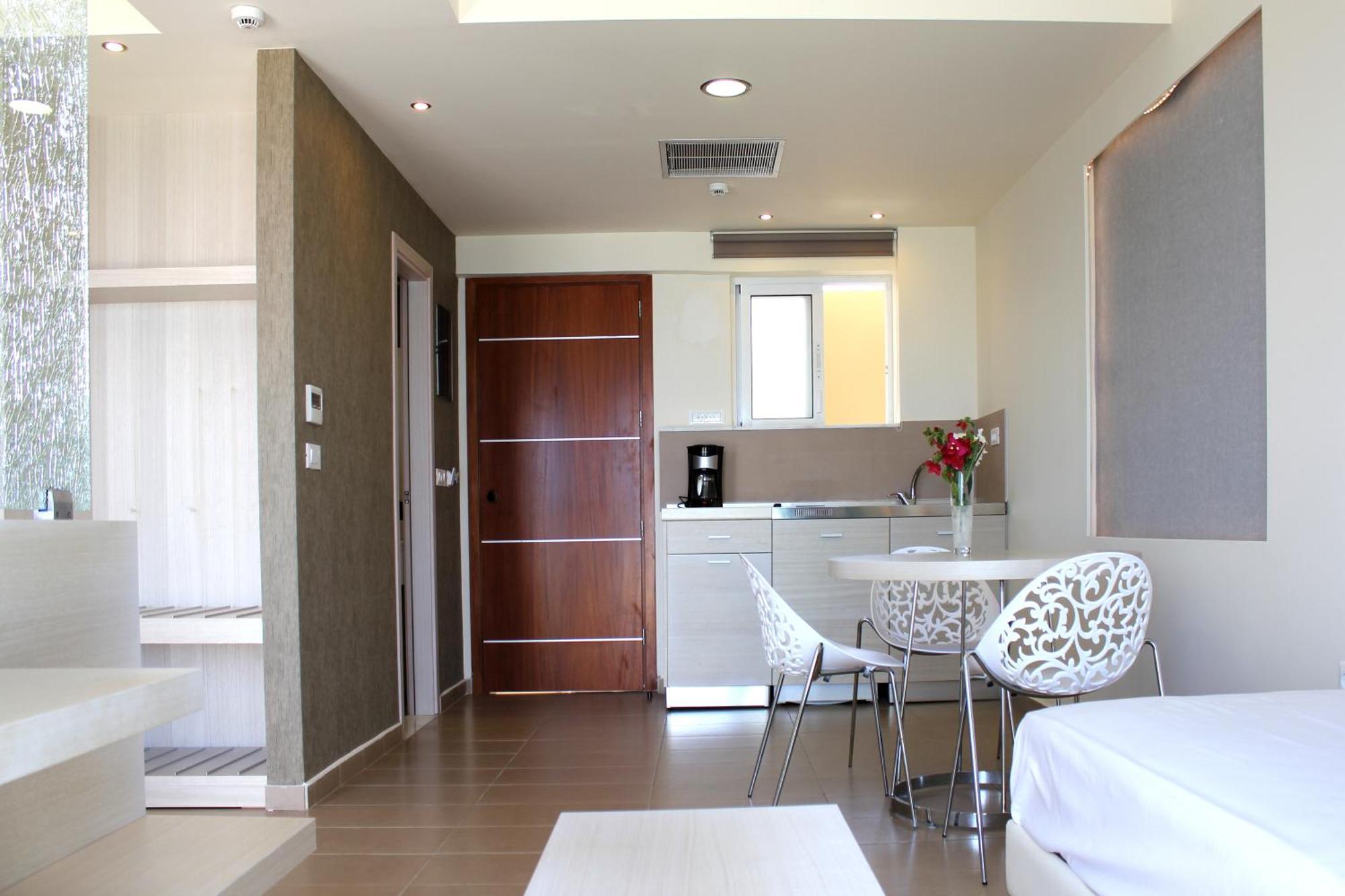 Sea Melody Beach Hotel Apartments 이알리소스 외부 사진