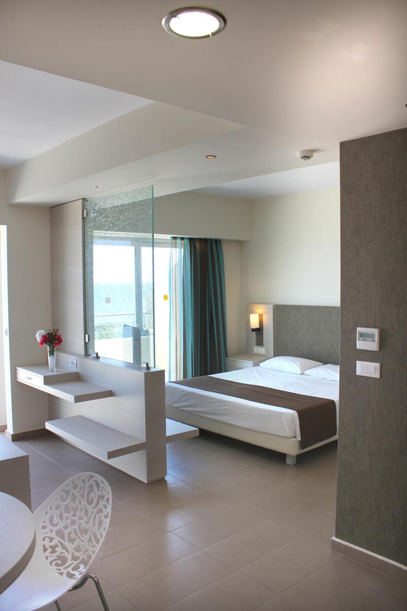 Sea Melody Beach Hotel Apartments 이알리소스 외부 사진