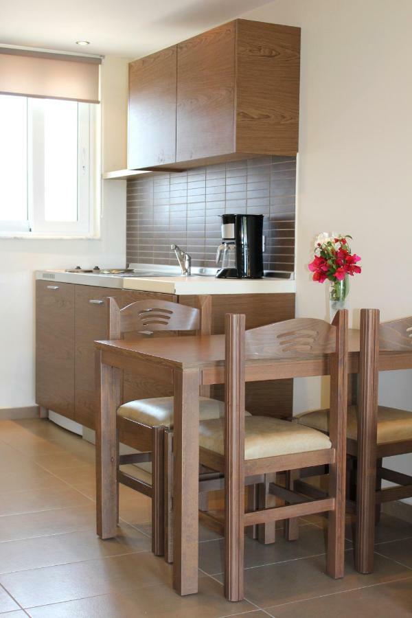 Sea Melody Beach Hotel Apartments 이알리소스 외부 사진
