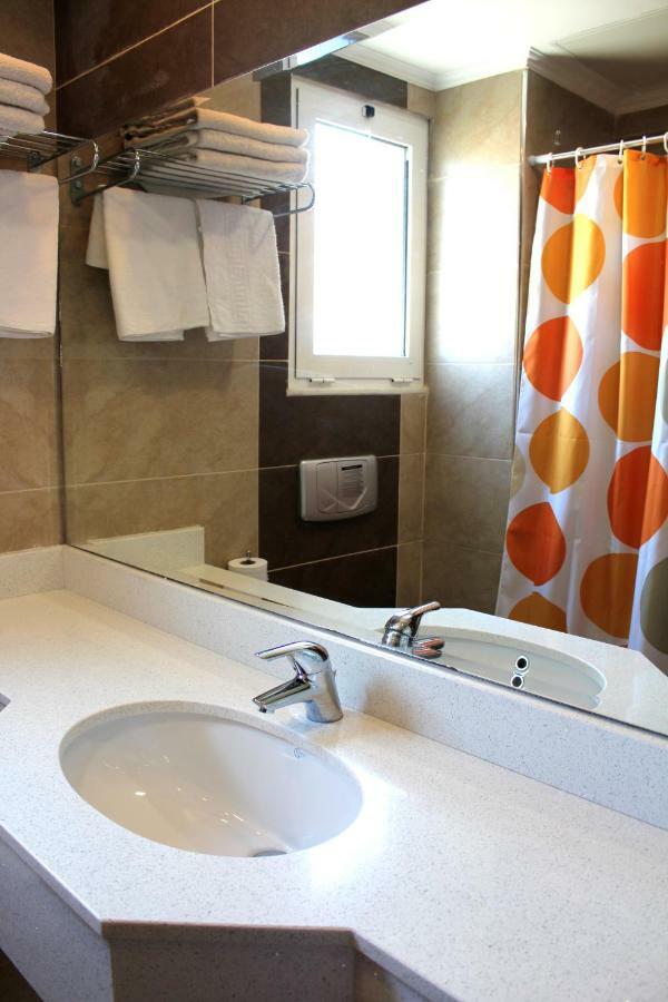 Sea Melody Beach Hotel Apartments 이알리소스 외부 사진
