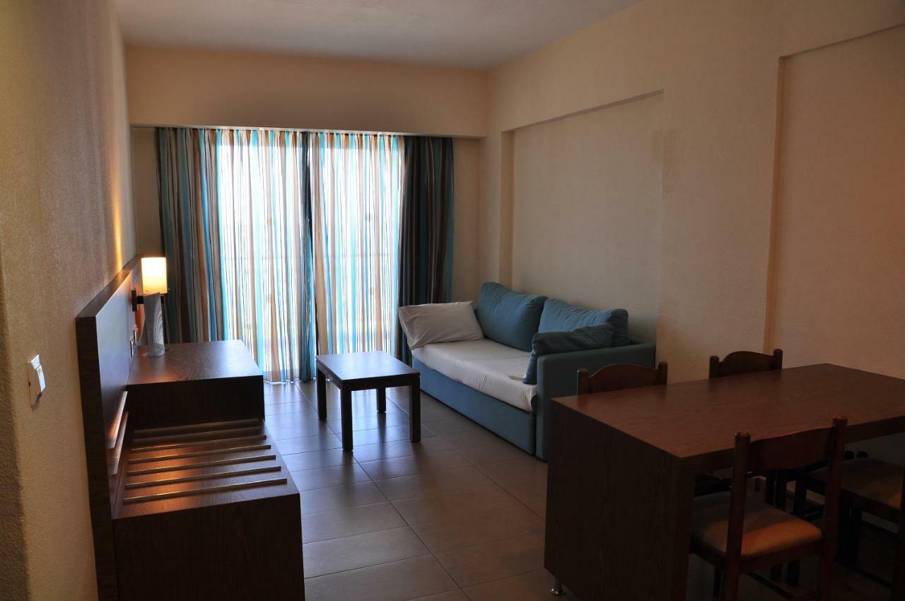 Sea Melody Beach Hotel Apartments 이알리소스 외부 사진