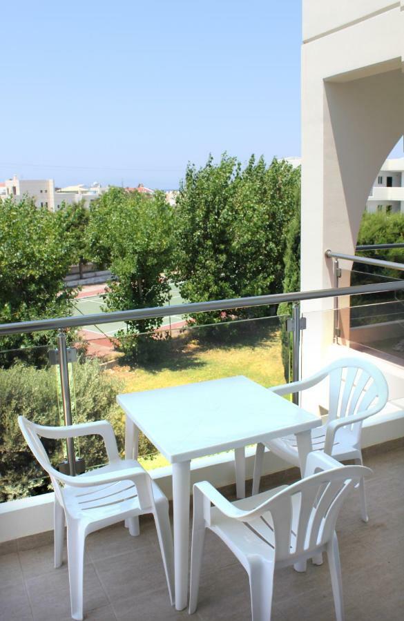Sea Melody Beach Hotel Apartments 이알리소스 외부 사진