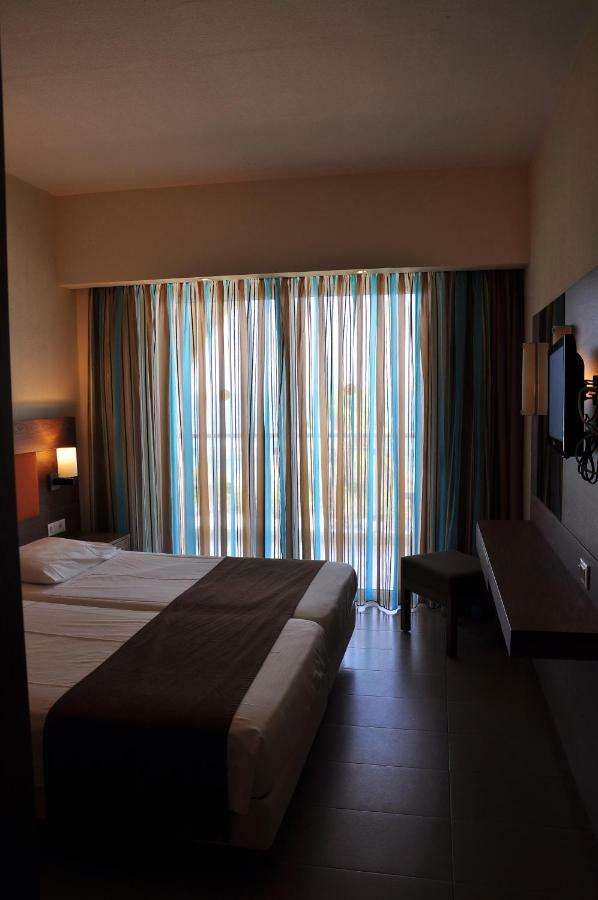 Sea Melody Beach Hotel Apartments 이알리소스 외부 사진